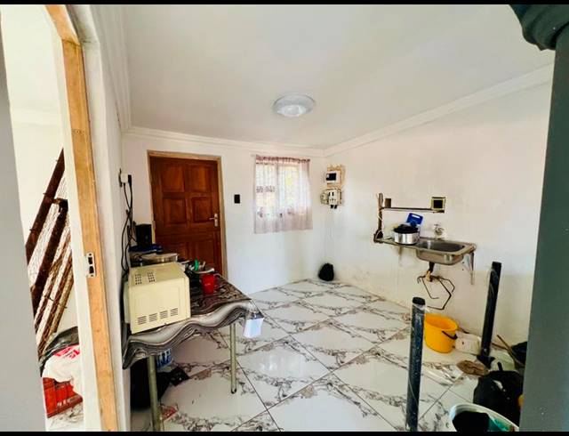 2 BEDROOM HOUSE FOR SALE IN KWAMASHU